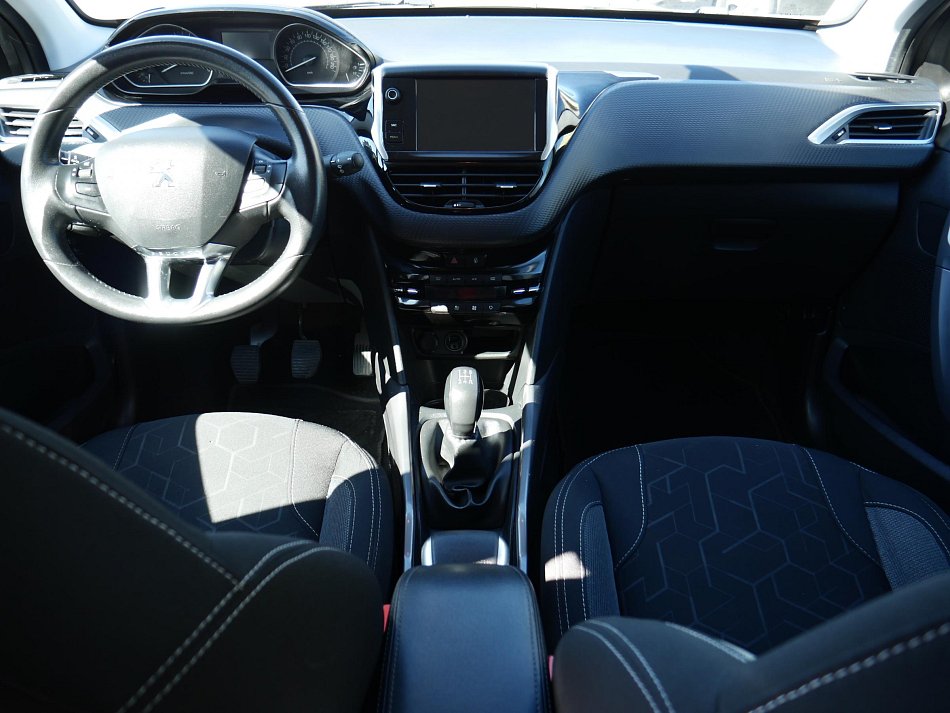 Peugeot 2008 1.2i 