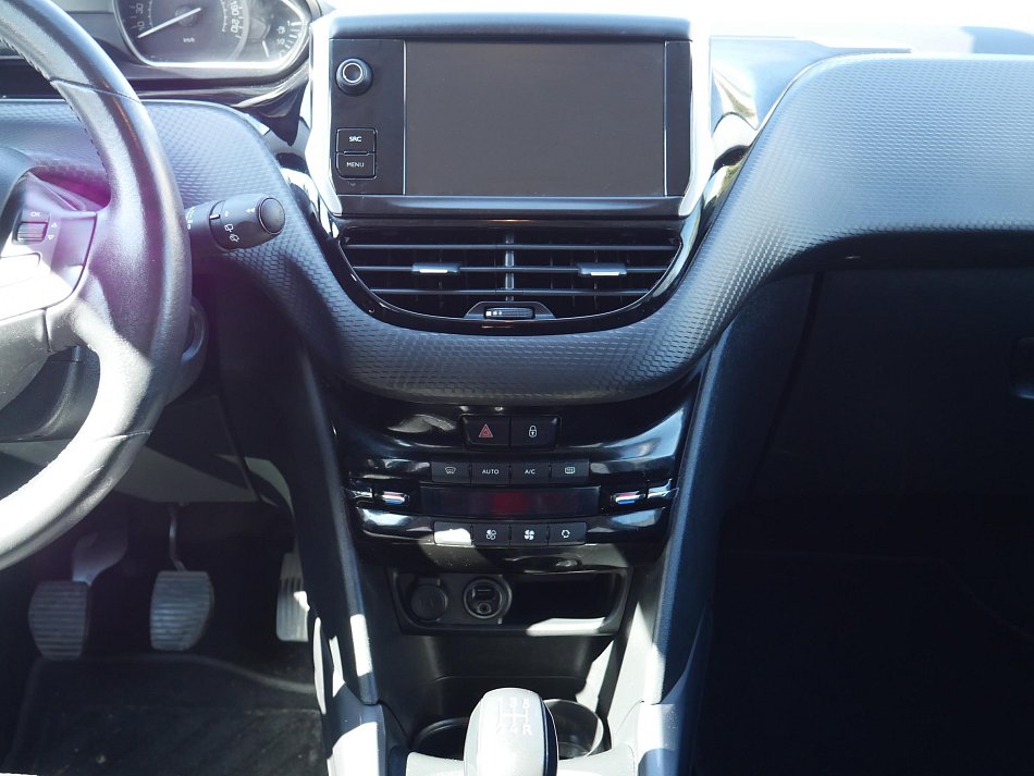 Peugeot 2008 1.2i 