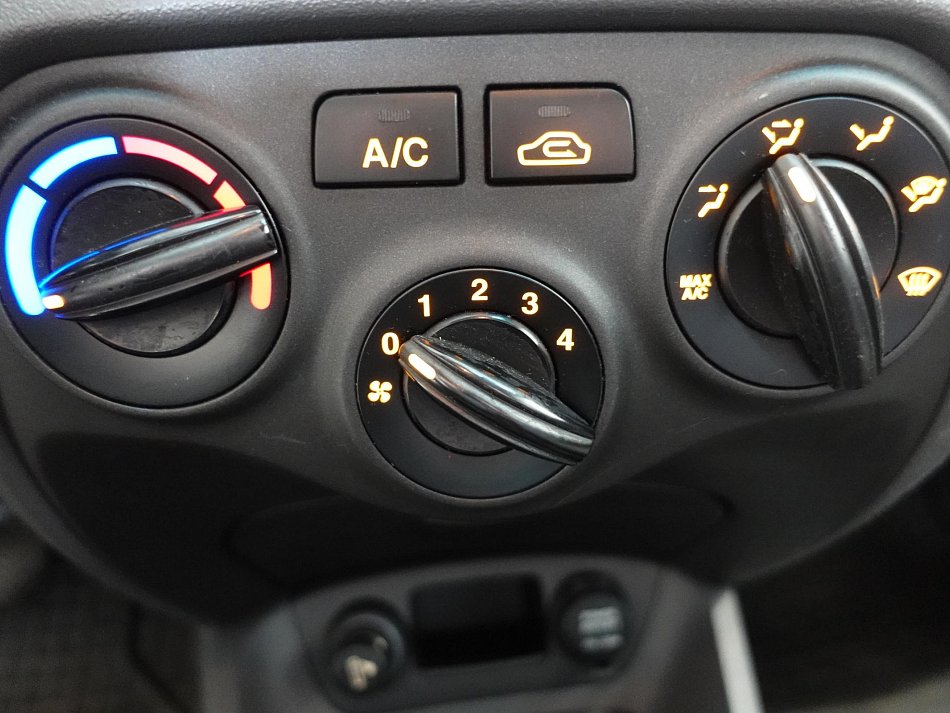 Kia Rio 1.4i 