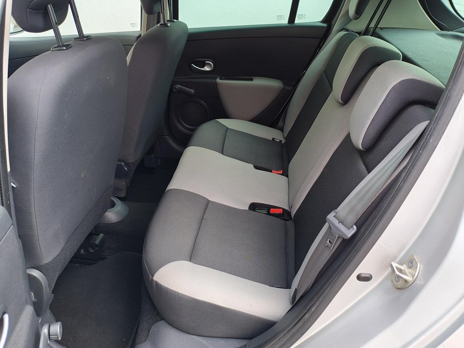 Renault Clio 1.2i 
