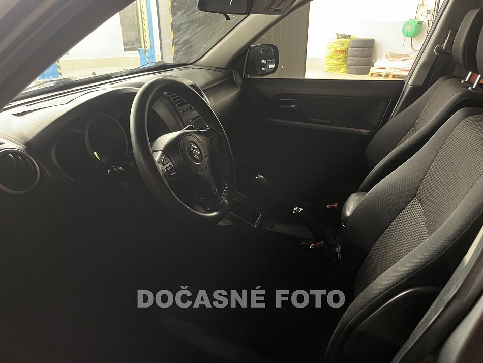 Suzuki Grand Vitara 2.4 i 