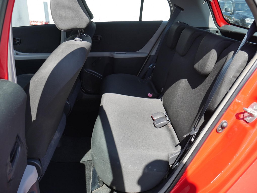 Toyota Yaris 1.0i 