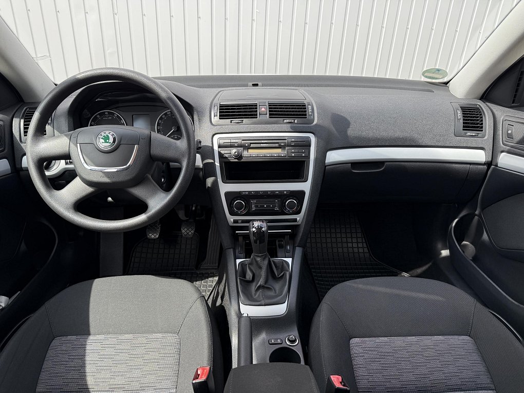 Škoda Octavia II 1.6 MPi Ambiente