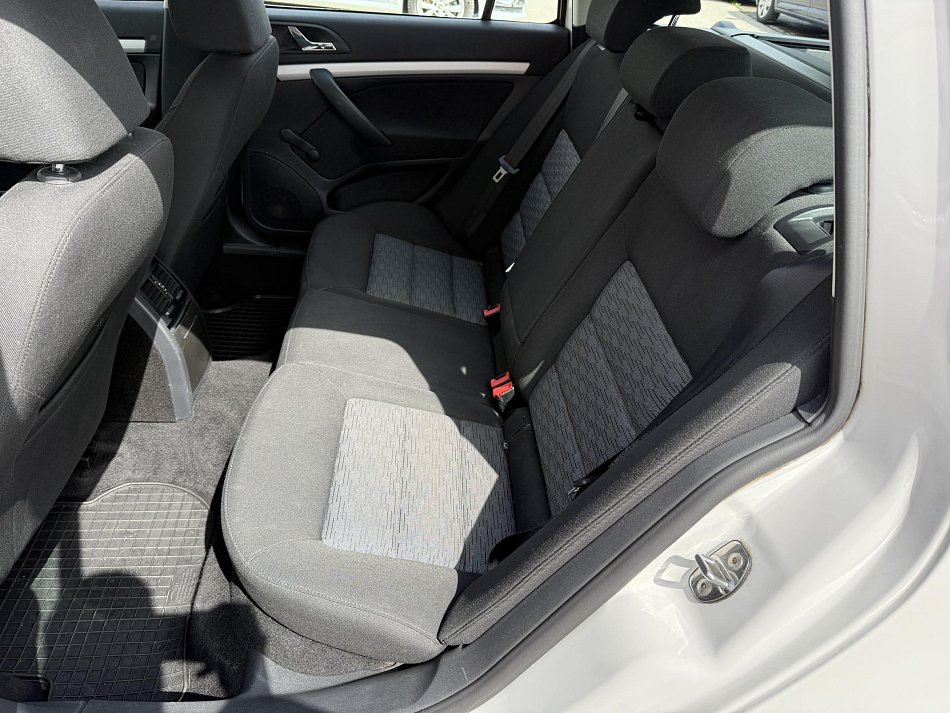 Škoda Octavia II 1.6 MPi Ambiente