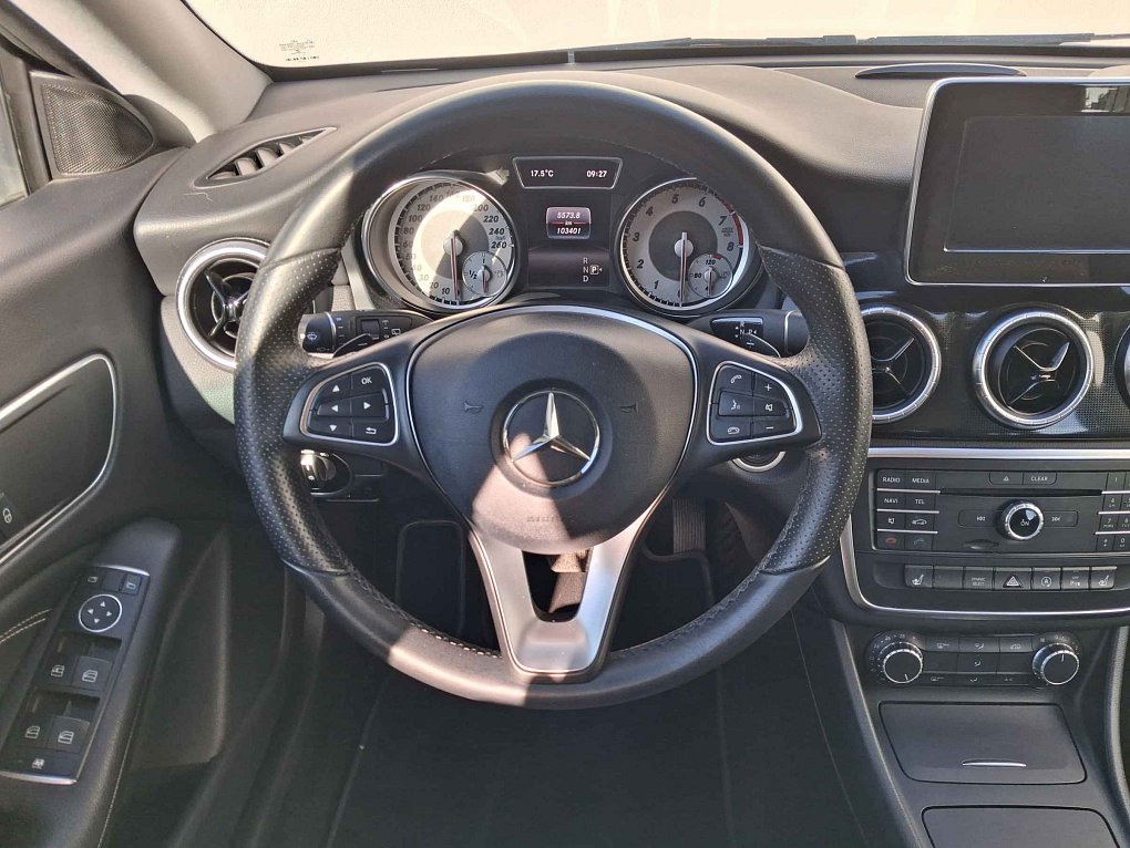 Mercedes-Benz CLA 1.6 CGi  CLA 180