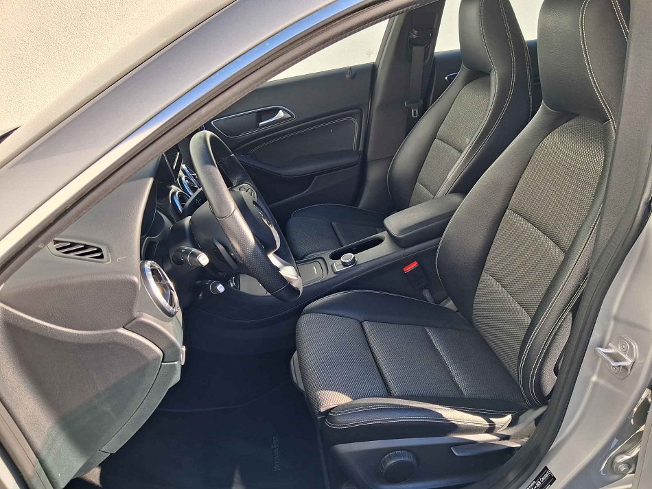 Mercedes-Benz CLA 1.6 CGi  CLA 180