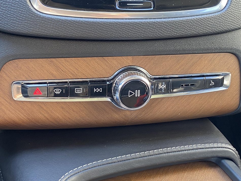 Volvo XC90 2.0D5  4x4, 7míst