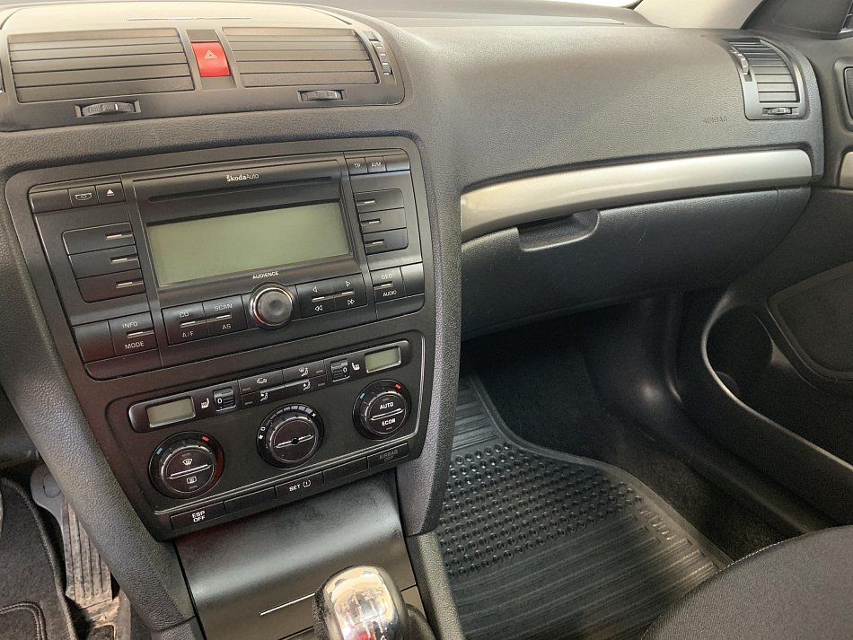 Škoda Octavia II 1.6 FSi Elegance