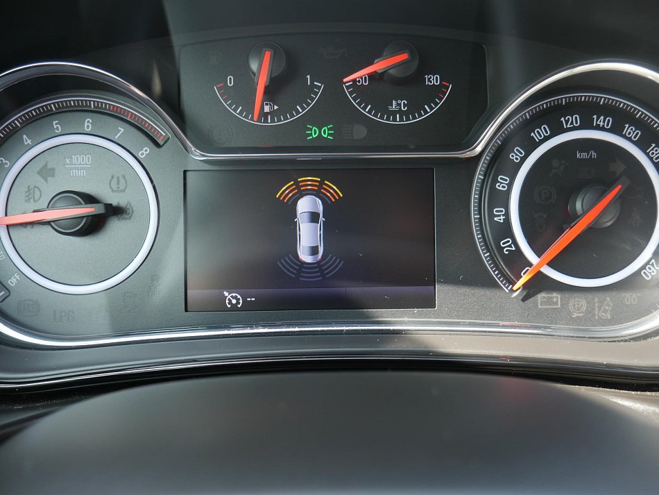Opel Insignia 1.6 T 