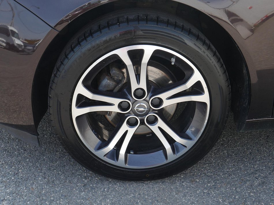 Opel Insignia 1.6 T 