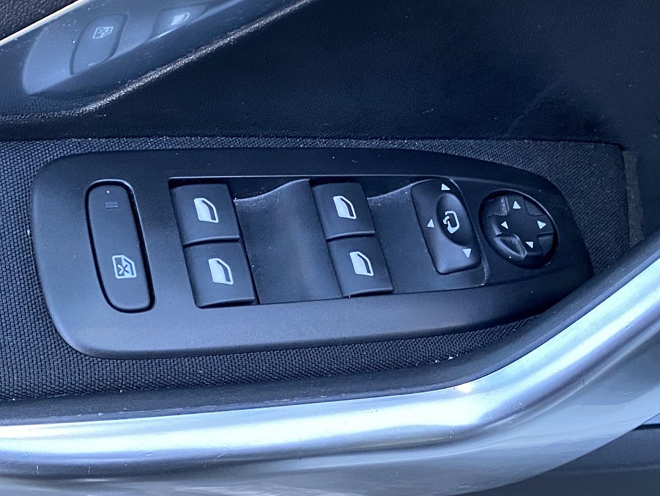 Peugeot 2008 1.2 PT Allure