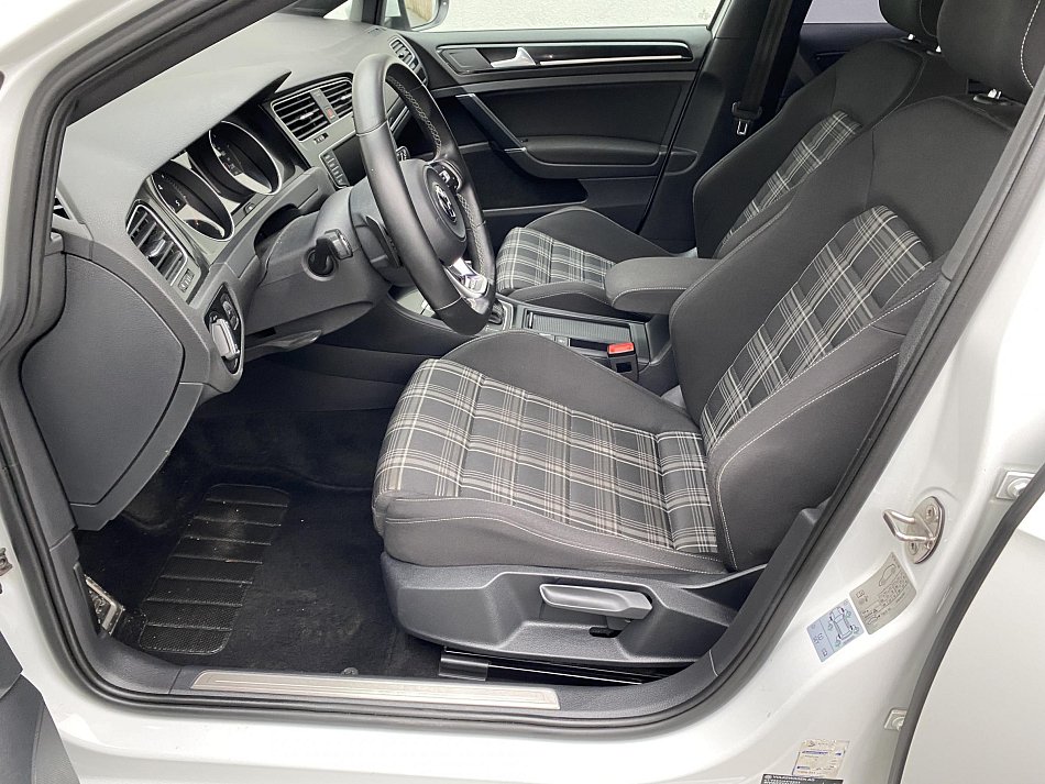 Volkswagen Golf 2.0 TDi GTD