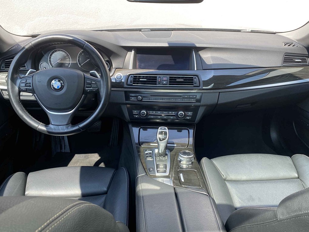 BMW Řada 5 3.0 D LuxuryLine 530D