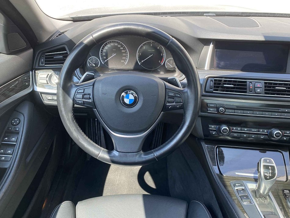 BMW Řada 5 3.0 D LuxuryLine 530D