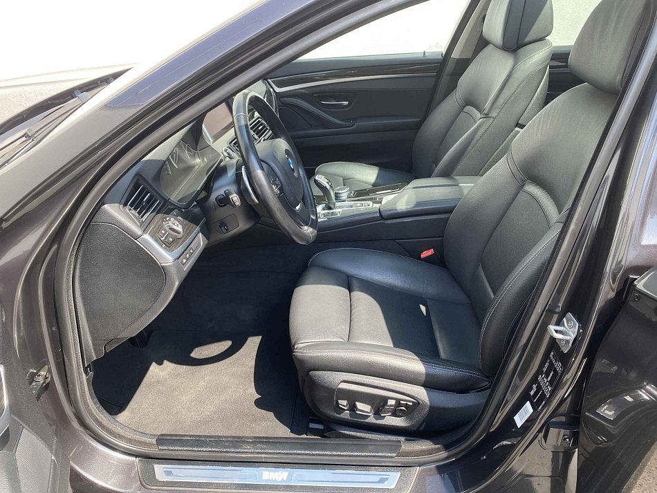BMW Řada 5 3.0 D LuxuryLine 530D