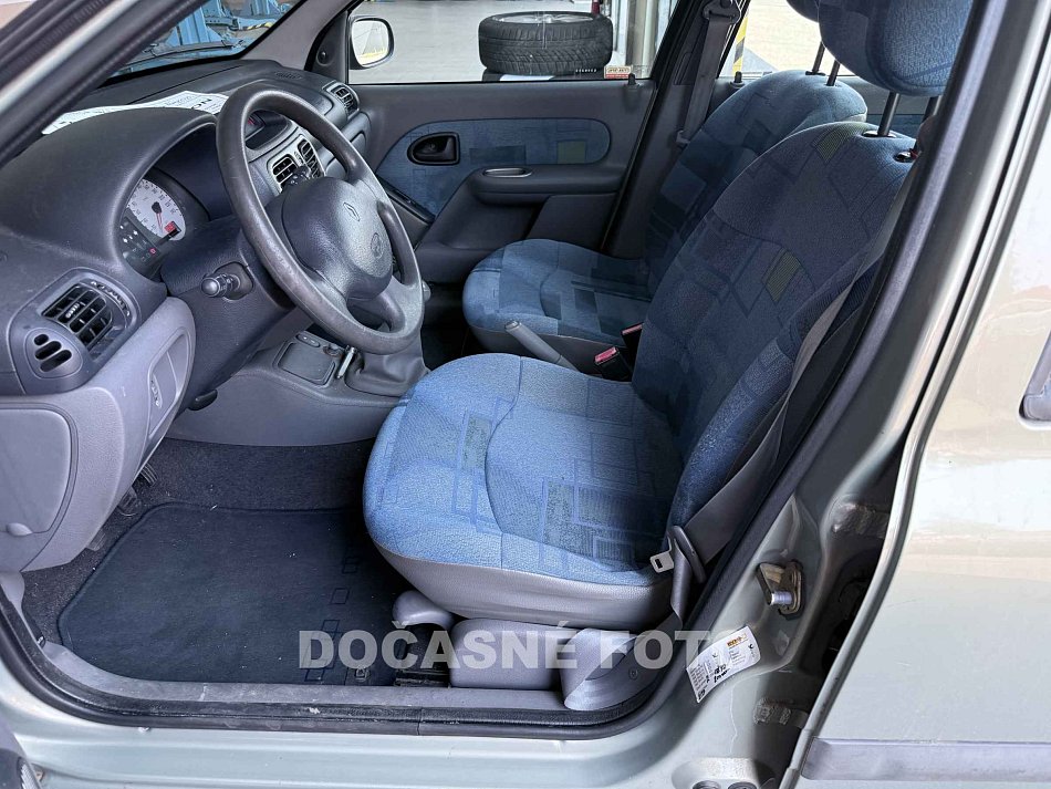 Renault Clio 1.2i 