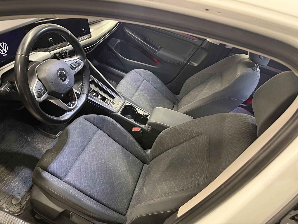 Volkswagen Golf 1.0eTSi 