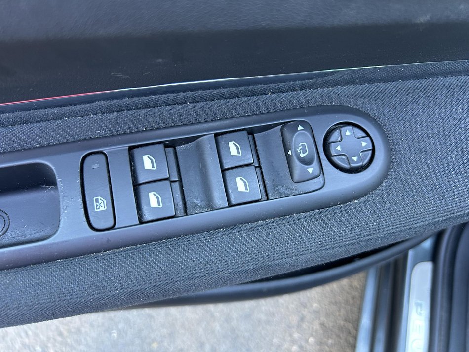 Peugeot 5008 1.6 HDi Allure 7míst