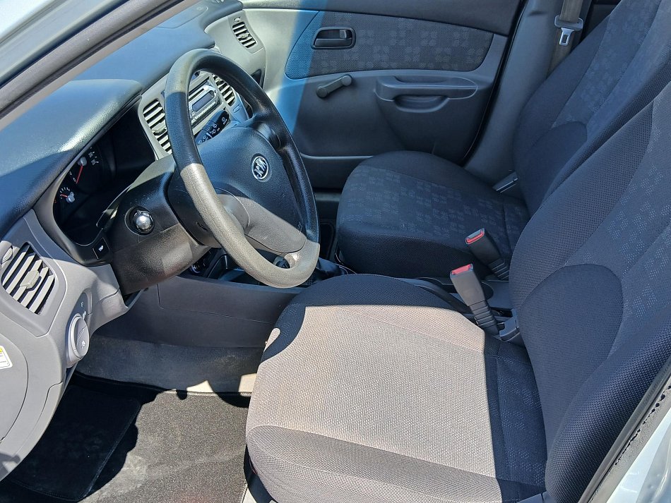 Kia Rio 1.4i 