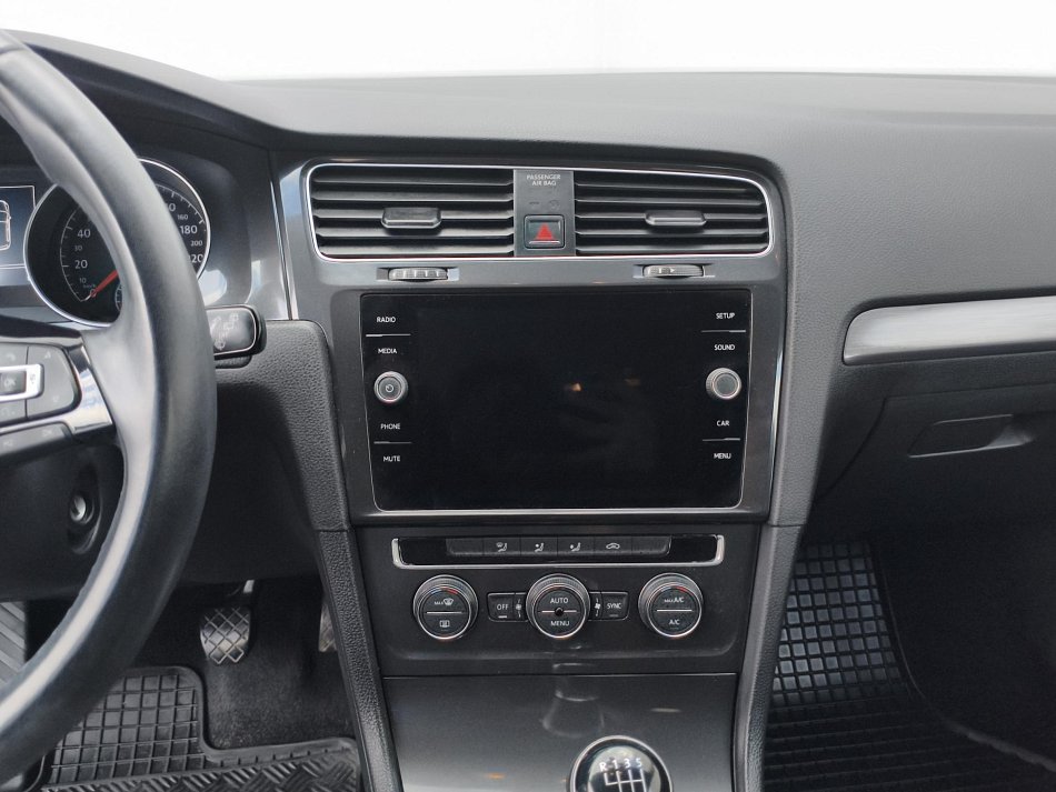 Volkswagen Golf 1.0TSi 