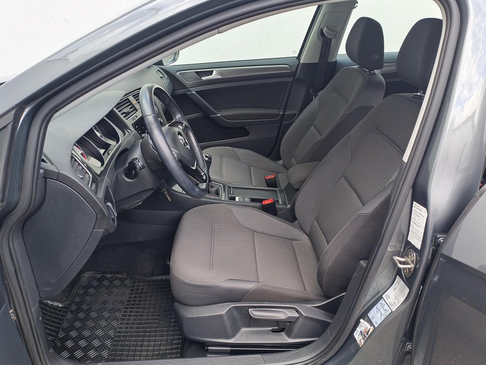 Volkswagen Golf 1.0TSi 