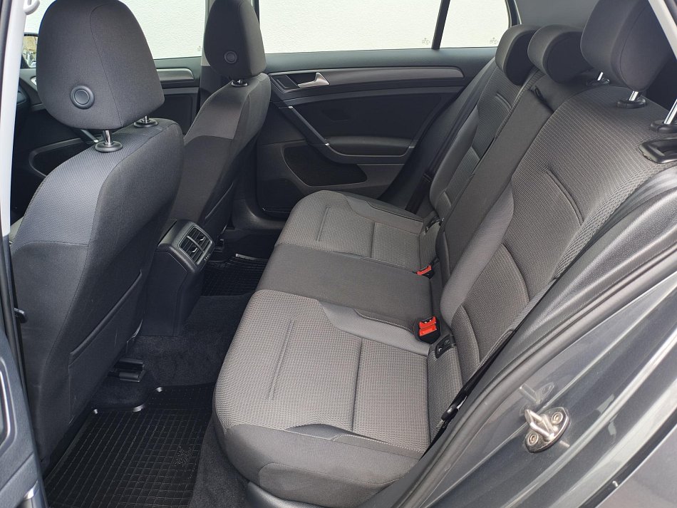 Volkswagen Golf 1.0TSi 