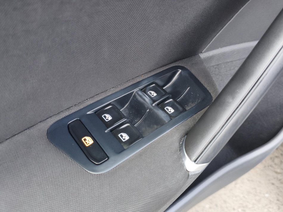 Volkswagen Golf 1.0TSi 