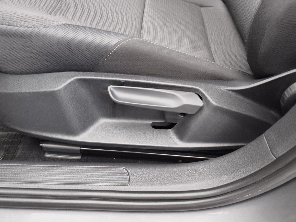 Volkswagen Golf 1.0TSi 
