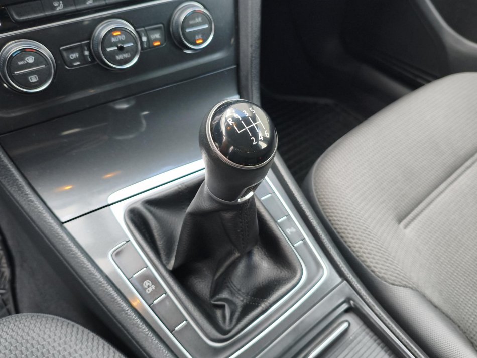 Volkswagen Golf 1.0TSi 