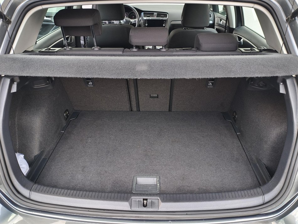 Volkswagen Golf 1.0TSi 
