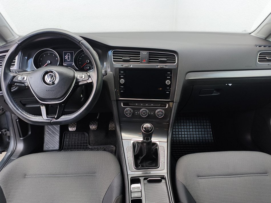 Volkswagen Golf 1.0TSi 