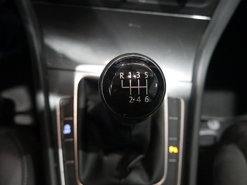 Volkswagen Golf 1.0 TSI 