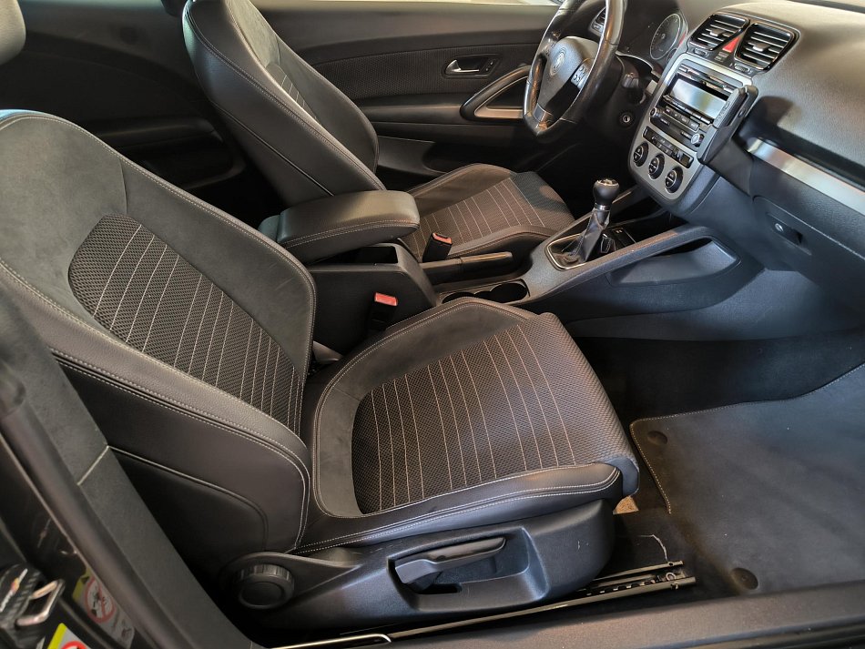 Volkswagen Scirocco 2.0 TDi 