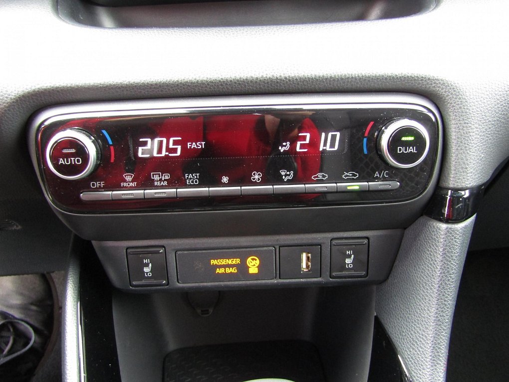 Toyota Yaris 1.5 e-CVT Style