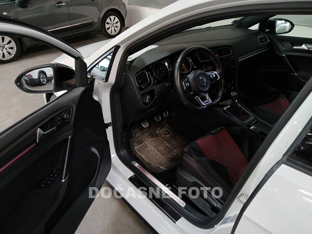 Volkswagen Golf 2.0 TSI  GTI