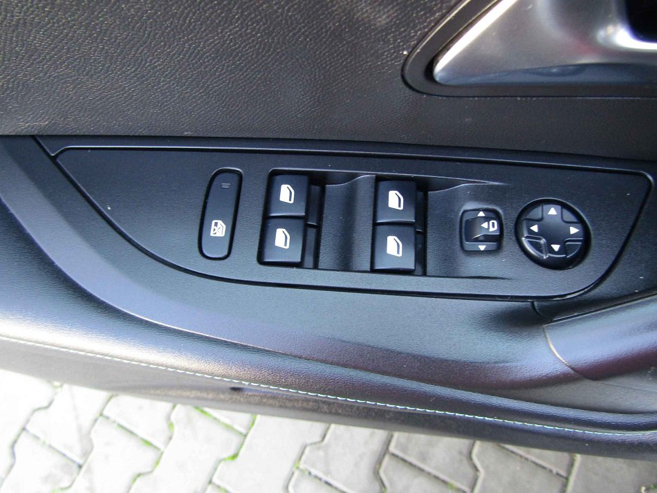 Peugeot 2008 1.2 PT 