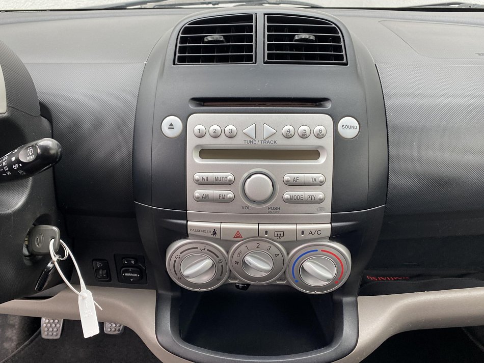Daihatsu Sirion 1.0i 