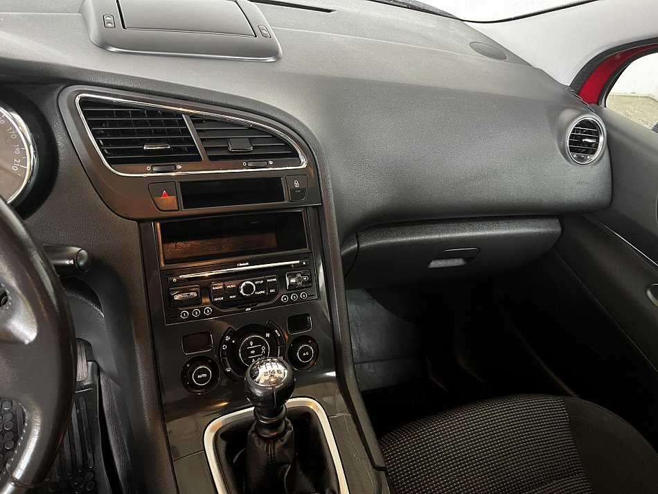 Peugeot 5008 1.6 THP 