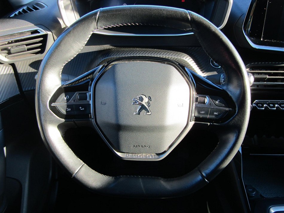 Peugeot 2008 1.2i 