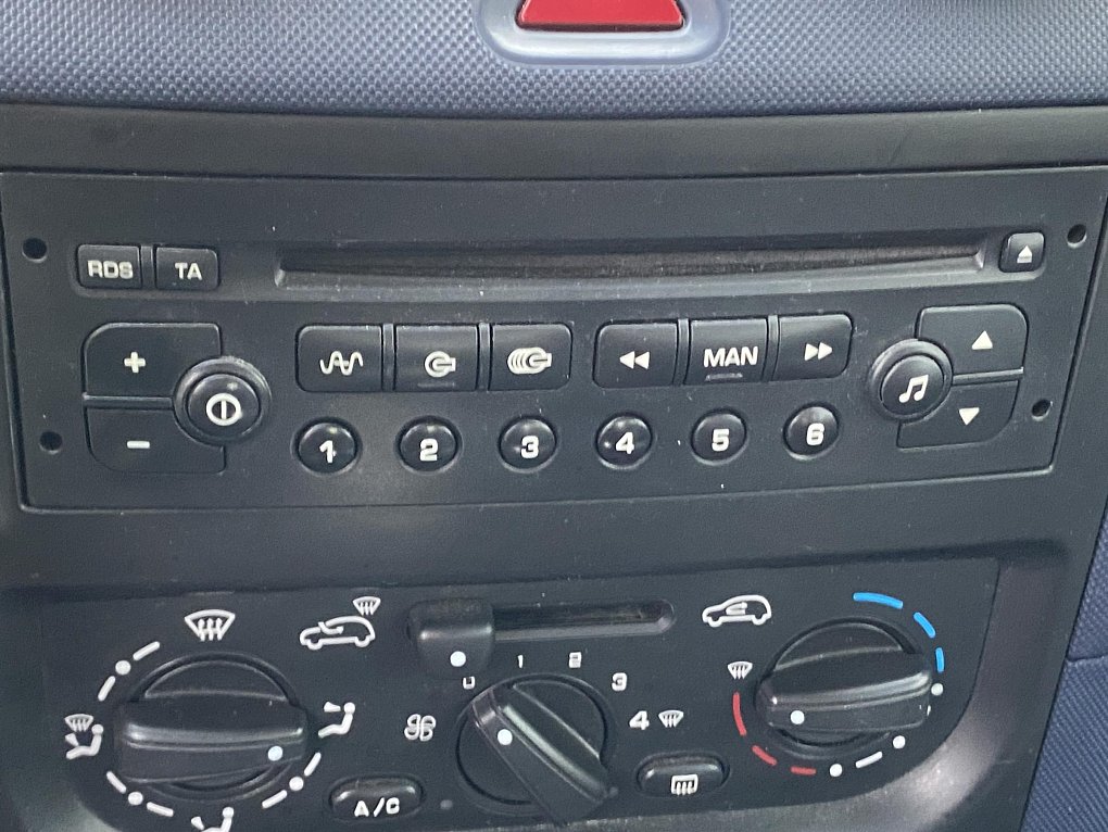 Peugeot 1007 1.4i 
