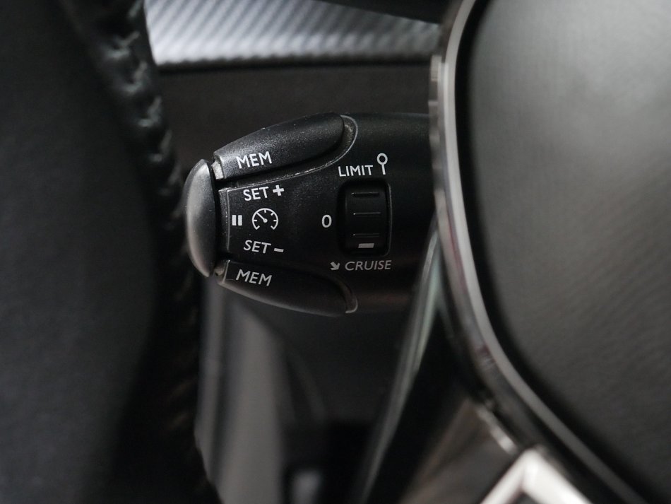 Peugeot 208 1.2PT 