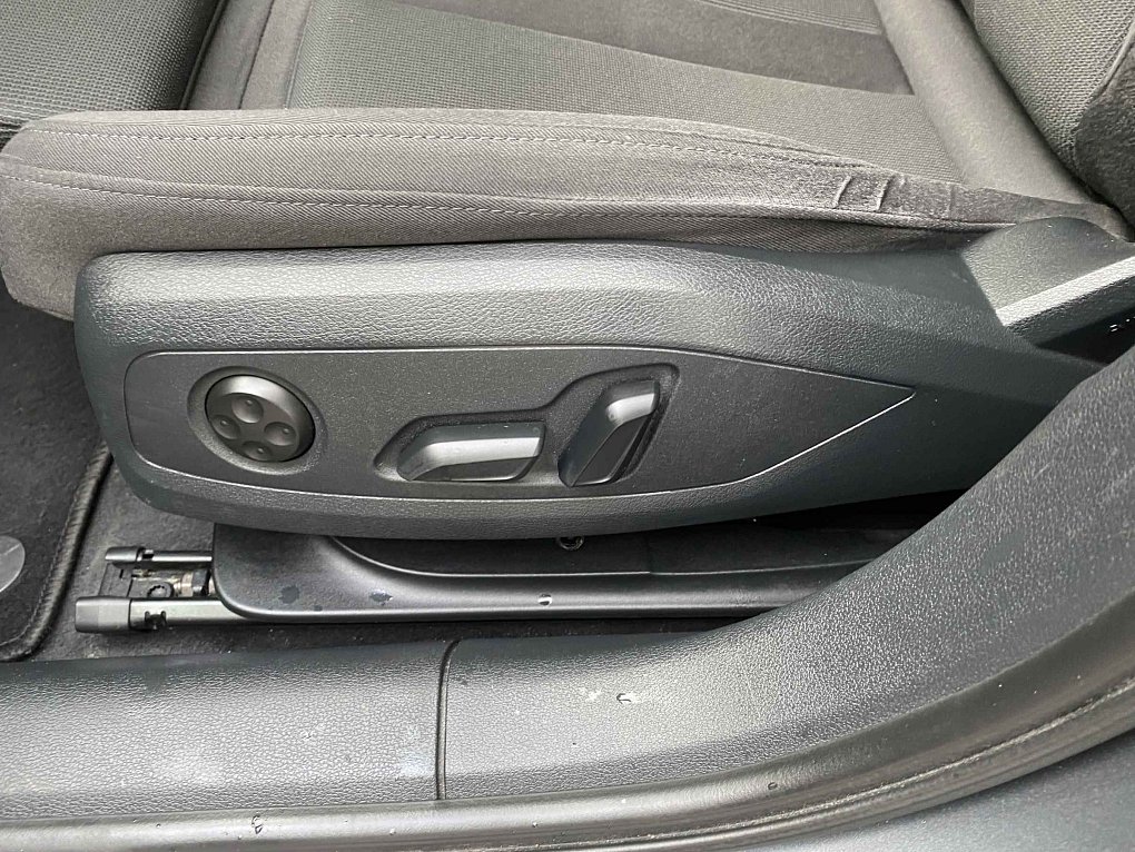 Audi A4 2.0 TDi S-line