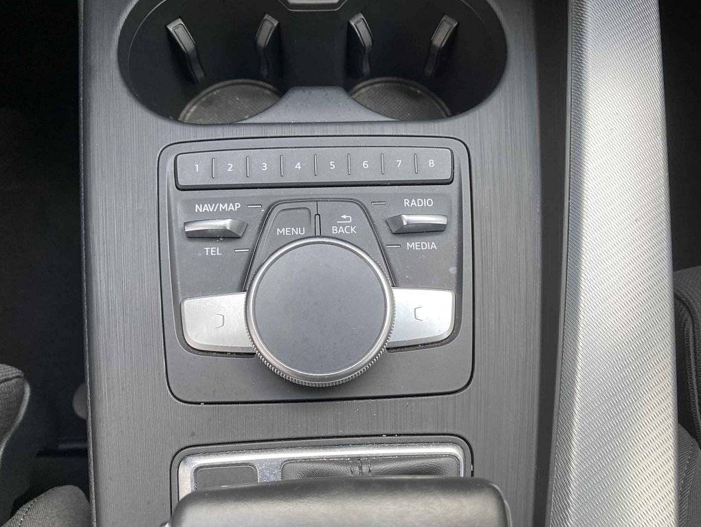 Audi A4 2.0 TDi S-line