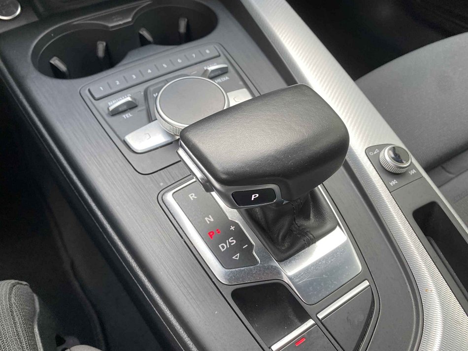 Audi A4 2.0 TDi S-line