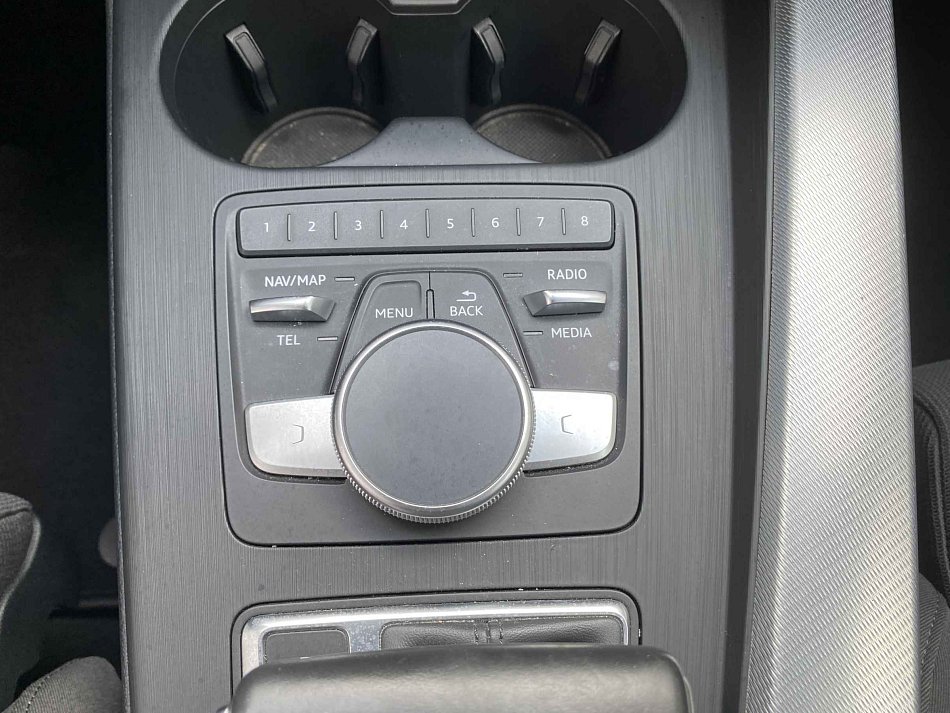 Audi A4 2.0 TDi S-line