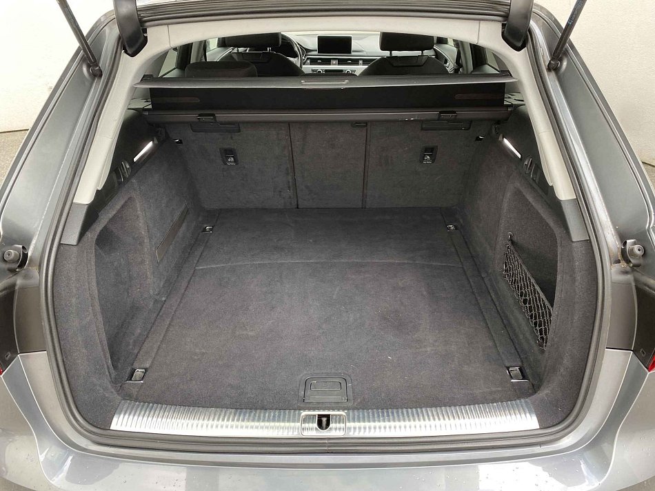 Audi A4 2.0 TDi S-line