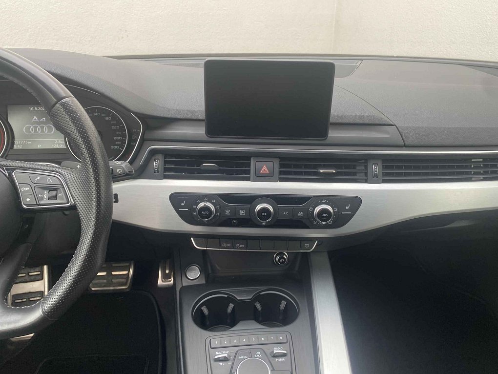 Audi A4 2.0 TDi S-line