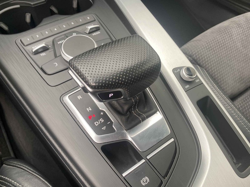Audi A4 2.0 TDi S-line