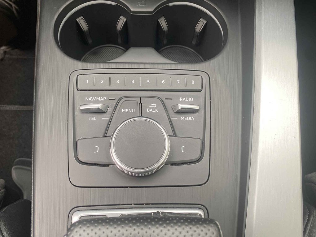 Audi A4 2.0 TDi S-line