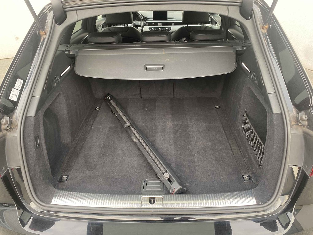Audi A4 2.0 TDi S-line